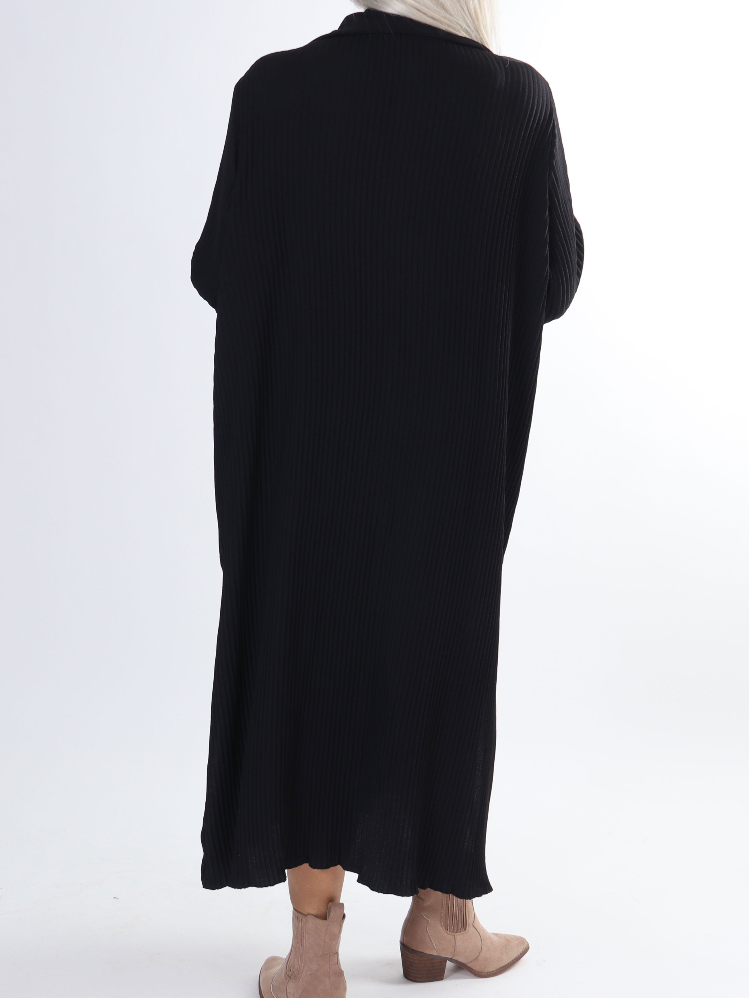 Lenora - Lång plisserad plus size klänning med knappar